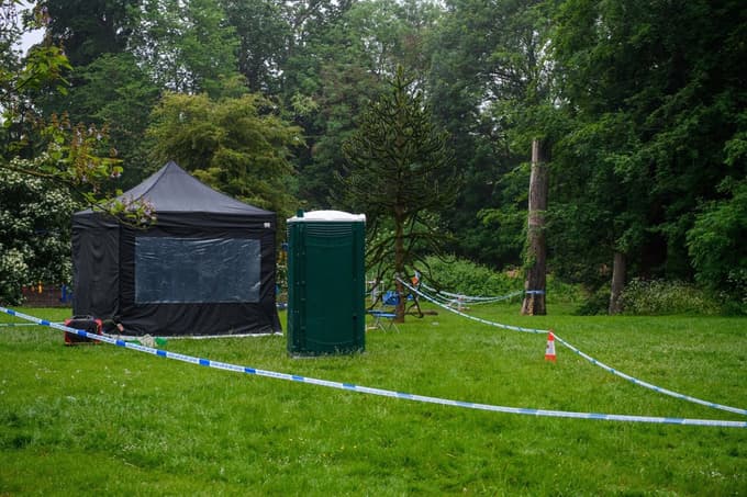 Preiskovalci na kraju, kjer so našli truplo 37-letnika.