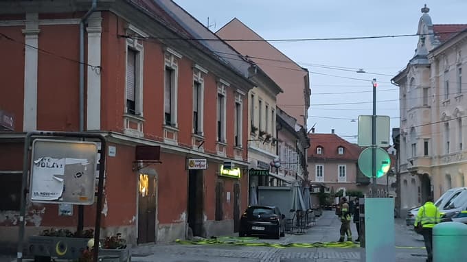 (FOTO) Evakuacija na Ptuju: Moški grozil z eksplozijo plinske jeklenke v večstanovanjski stavbi