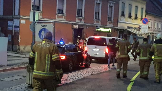 (FOTO) Evakuacija na Ptuju: Moški grozil z eksplozijo plinske jeklenke v večstanovanjski stavbi