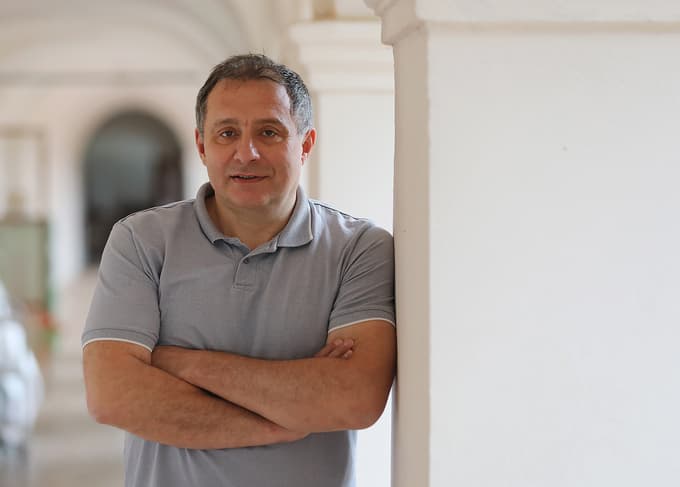 Kirurg Erik Brecelj, vodja strateškega sveta za zdravstvo: "Že 20 let se poskuša sprejeti neki zakon o kakovosti. To je pomemben korak naprej za medicino. Upam pa, da to ne bo samo zakon na papirju." 