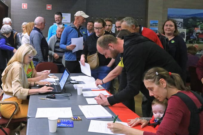 Na posvetu so zbirali tudi pristopne izjave k Civilni iniciativi Kozjak Dragučova, ki združuje okoli tisoč ljudi.
