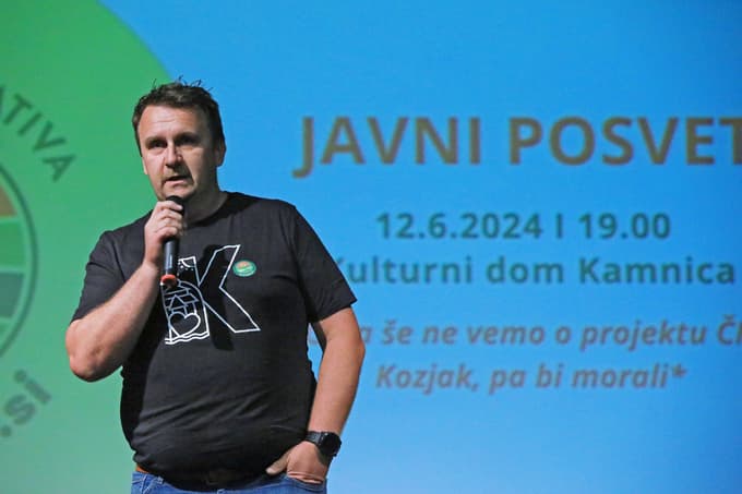 Krajane je na posvetu o dilemah ČHE Kozjak pozdravil predsednik KS Kamnica Simon Hauptman.