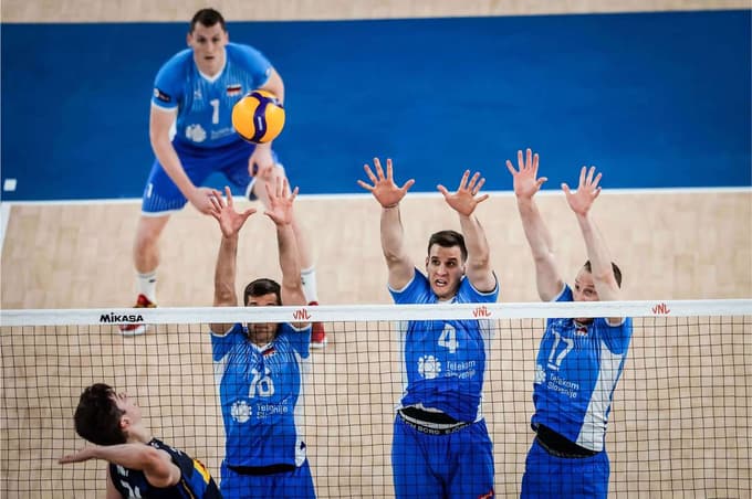 Visok blok slovenskih odbojkarjev je bil težko premostljiva ovira za italijanske.