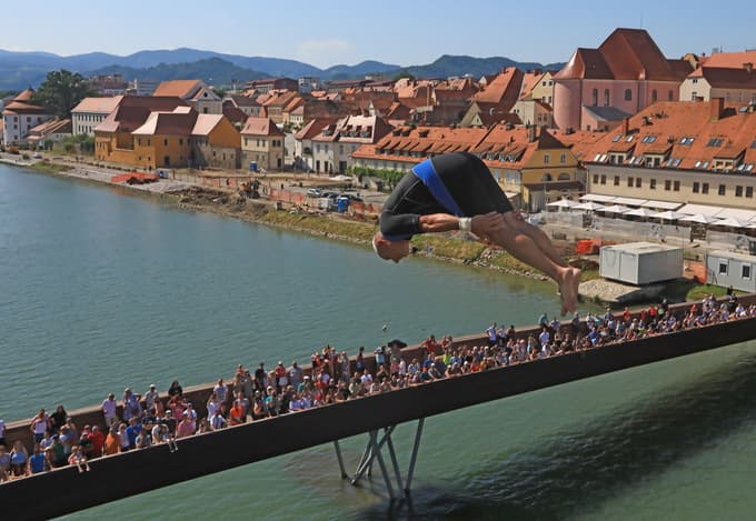 (FOTO) V Dravo bodo skakali z Glavnega mostu