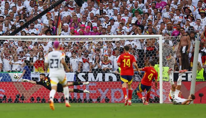 (FOTO) Nogometaši Španije prvi polfinalisti EP z zmago po podaljšku nad gostiteljico Nemčijo