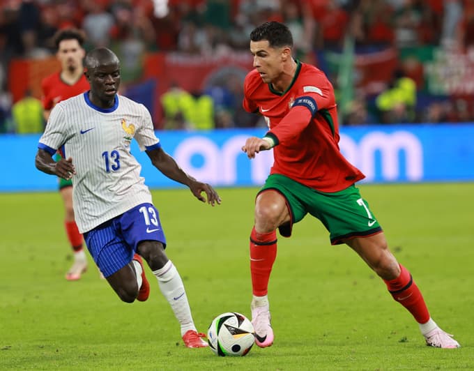 (FOTO) Nogometaši Francije po zmagi po enajstmetrovkah proti Portugalski drugi polfinalisti EP