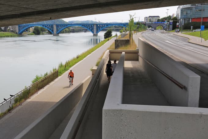 Dravska kolesarska pot med Glavnim in dvoetažnim mostom
