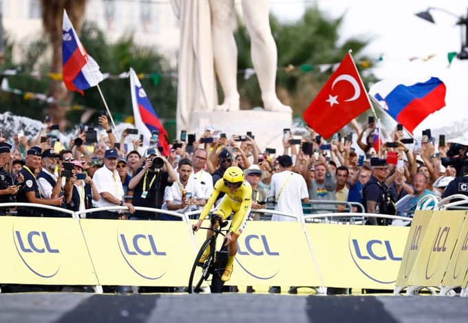 (FOTO in VIDEO) Tadej Pogačar s prepričljivo zmago tretjič v karieri osvojil dirko po Franciji