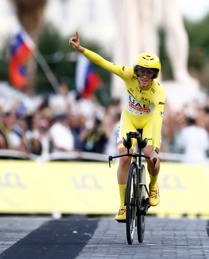 (FOTO in VIDEO) Tadej Pogačar s prepričljivo zmago tretjič v karieri osvojil dirko po Franciji