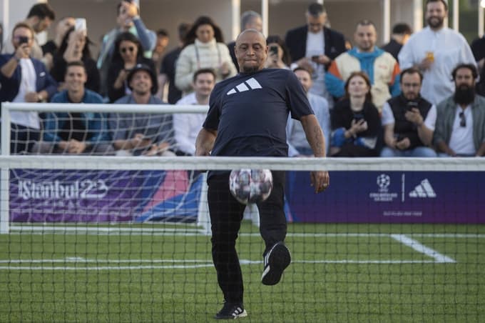 Njegovo nogometno udejstvovanje je postalo predmet študije nekaterih profesorjev fizike. 