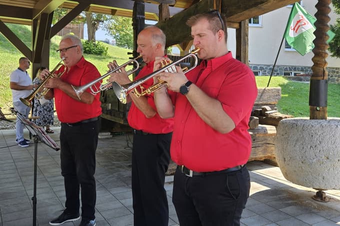 Na trobente so zaigrali Neuvirtovi Štajerci.