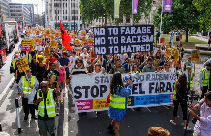 V Združenem kraljestvu množični protesti proti rasizmu