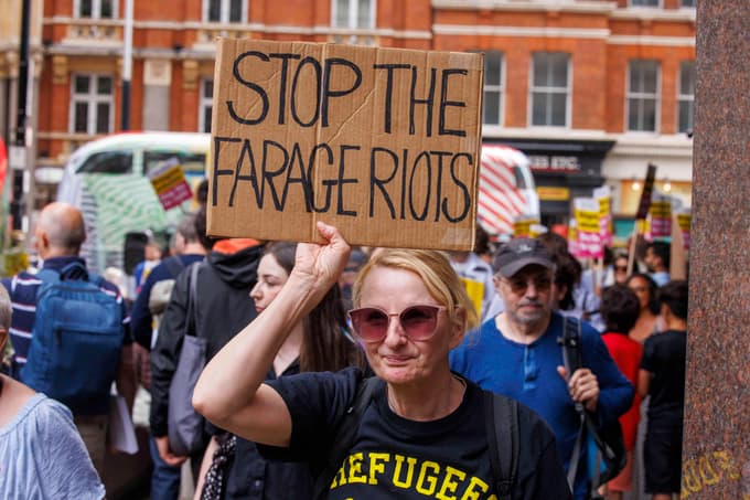 V Združenem kraljestvu množični protesti proti rasizmu
