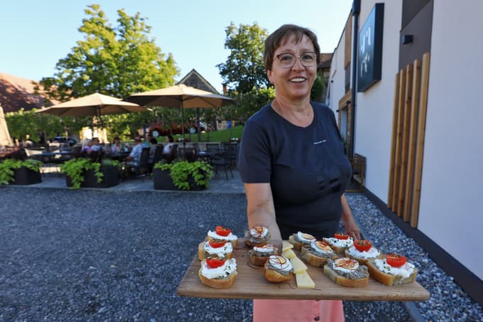 (FOTO) V Jarenini vinarji odprli vrata kleti in privabili množico