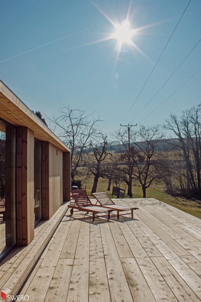 Si želite teraso obložiti z domačim lesom? Poskusite s termo lesom