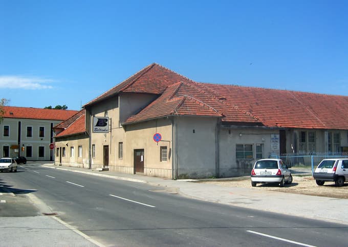 Nekdanja hala v Beltincih, ki jo je nekdaj uporabljala Beltinka.