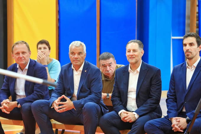 (FOTO) Velika donacija Nove KBM v zadnjih dneh njenega obstoja