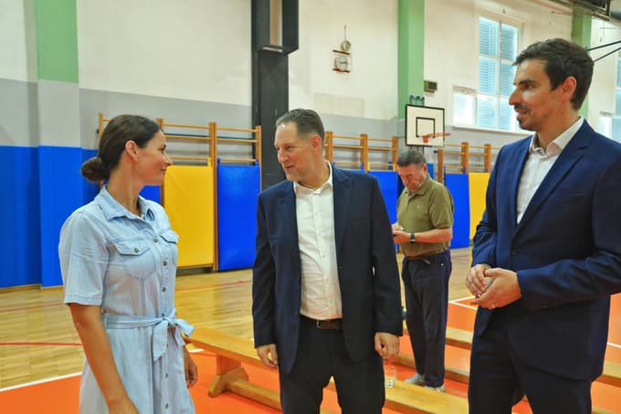 (FOTO) Velika donacija Nove KBM v zadnjih dneh njenega obstoja