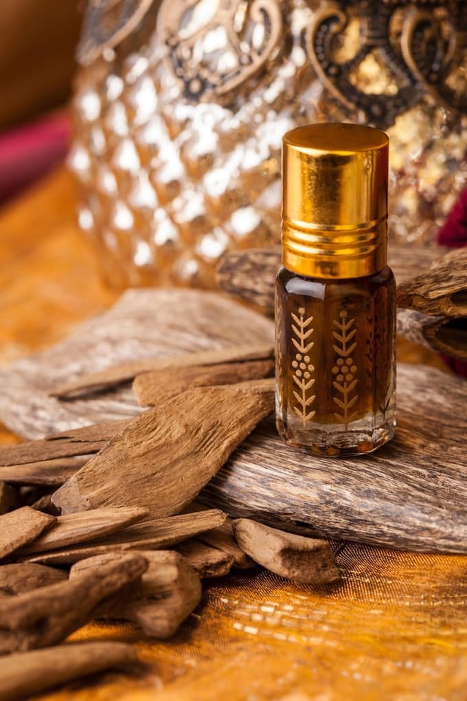 Že poznate agarovino? V islamskem svetu zelo cenjen in dragocen dišeči les vas bo v mislih popeljal v daljne kraje.