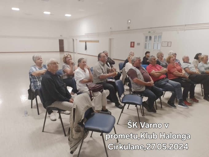Slušatelji študijskega krožka o varnosti v cestnem prometu