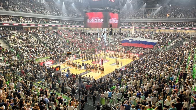 (FOTO in VIDEO) Zlati košarkarski kapetan v razprodanih Stožicah sklenil kariero