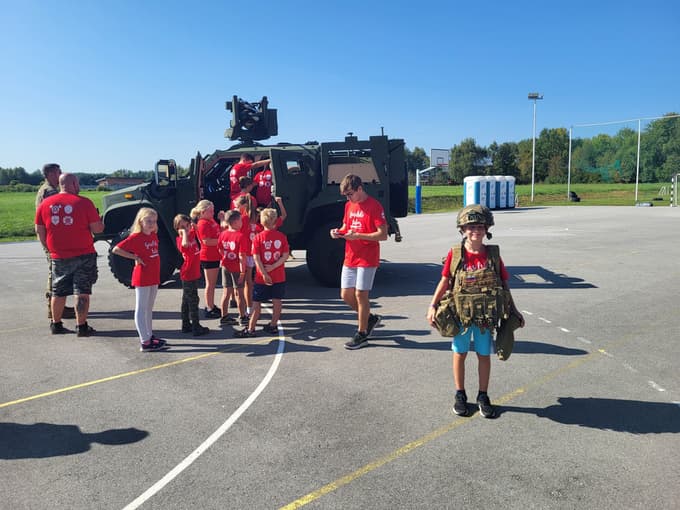 Mladi udeleženci gasilskega tabora v Športnem parku Krč.