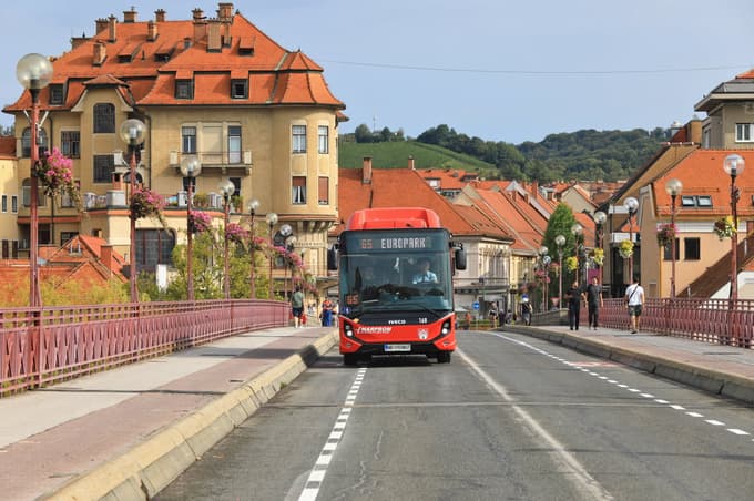 Z avtobusno linijo G5 se lahko zapeljete tudi do kopališča Mariborski otok.