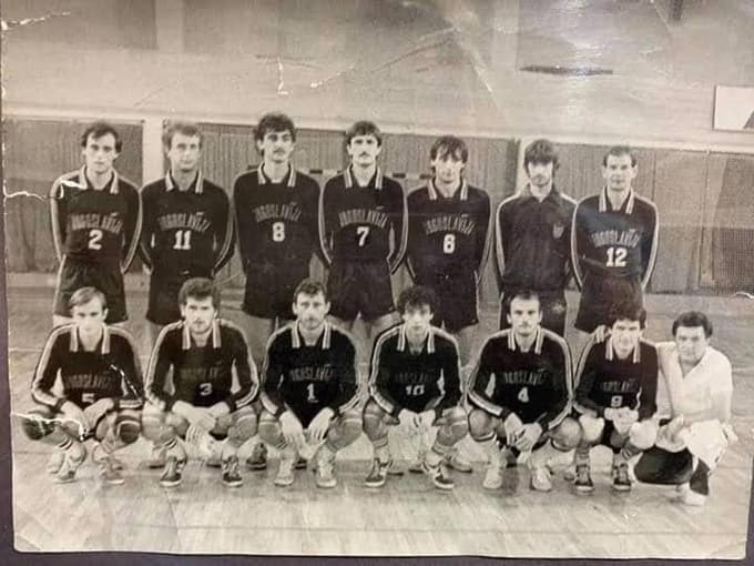Reprezentanca Jugoslavije leta 1981 - od leve, stojijo: Vladimir Trifunović, Miodrag Mitić, Nurko Čaušević, Slobodan Lozančić, Goran Srbinovski, Bojan Brulec, Ljubomir Travica; čepijo: Goran Jankov, Orhan Arslanagić, Vladimir Bogoevski, Radovan Malević, Goran Janošević, Darko Lečnik in fizioterapevt reprezentance.