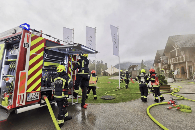 (FOTO) Zjutraj zagorel večji objekt na območju Smlednika
