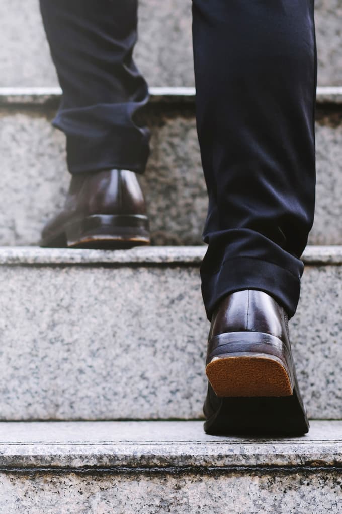 Zunaj hiše so med najbolj izpostavljenimi pohodnimi površinami stopnice, še posebno jeseni in pozimi.