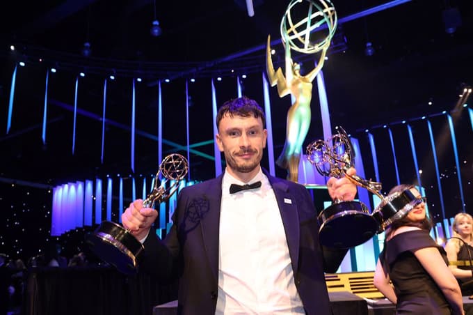 V tekmi za emmyja za omejeno ali antološko serijo ali film je slavil Baby Reindeer, emmyja pa je dobil tudi glavni igralec kratke serije Richard Gadd, ki je dobil še nagrado za scenarij.