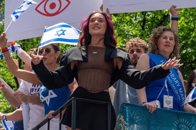 Čeprav so jo v dvorani v Malmöju glasno izžvižgali, je Eden svoj nastop brezhibno oddelala do konca.  