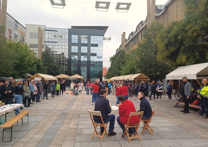 Dan mobilnosti invalidov v Mariboru: Premalo taktilnih oznak in vodilnih poti za slepe in slabovidne