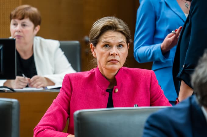 Ministrica za infrastrukturo Alenka Bratušek je zagotovila, da bo projekt drugi tir končan do konca prihodnjega leta. Po njem pa bodo vlaki začeli voziti v prvi polovici leta 2026.