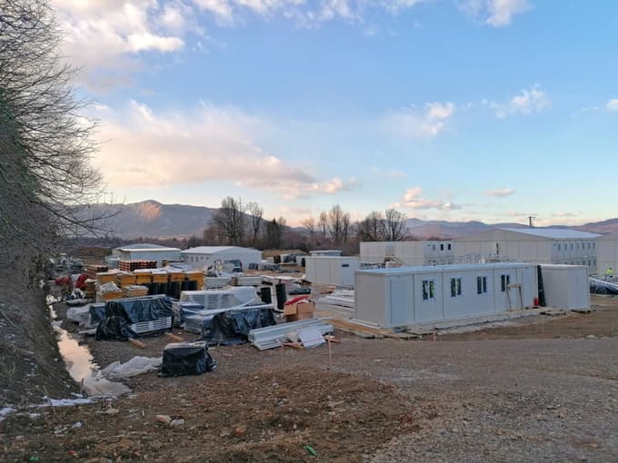 Naselje turških delavcev, ki so zaposleni v podjetju Yapi Merkezi.