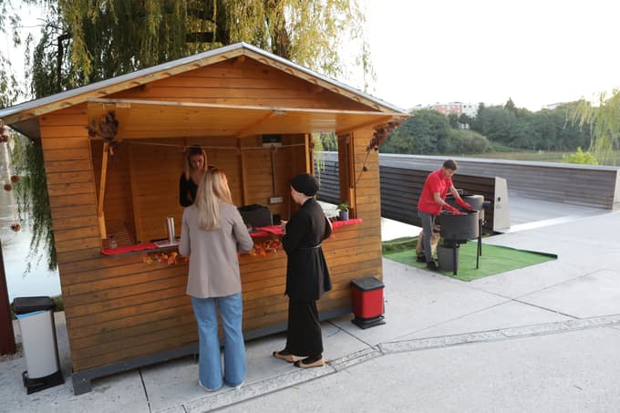 Prodaja sladoleda na Lentu ni poceni: Občina za sezonsko lokacijo zahteva najmanj 2540 evrov na mesec