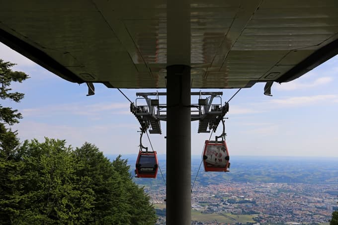 Maribor - Zgornja postaja Pohorske vzpenjače - Turizem - Objekti - Gondola in varnost - kabinska žičnica - gondole - Ilustracija - Tematika - nosilna vrv, kabine - kabina - Varnost - Pohorska vzpenjača -