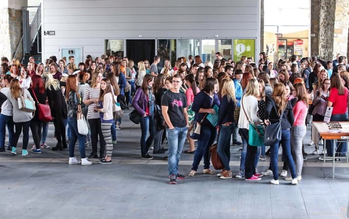 (POLEMIKA) Simon Zupan, profesor angleščine: Bo slovenščina postala učni jezik drugega reda?