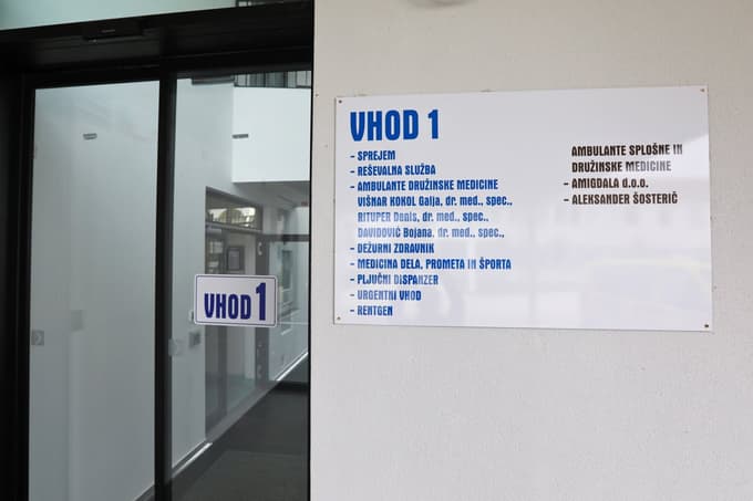 Zdravstveni dom Lenart že 26 let vodi Jožef Kramberger, do leta 2022 občinski svetnik SDS.