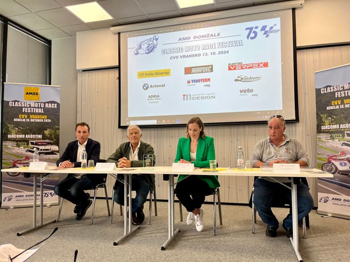 Na tiskovni konferenci so predstavili tudi novo knjigo Arnalda Wittenberga. 