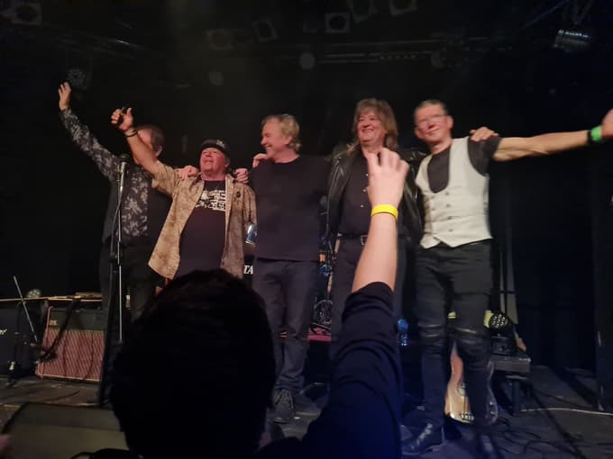 Pankrti so oder Gustafa zapustili šele v nedeljo zgodaj zjutraj. 