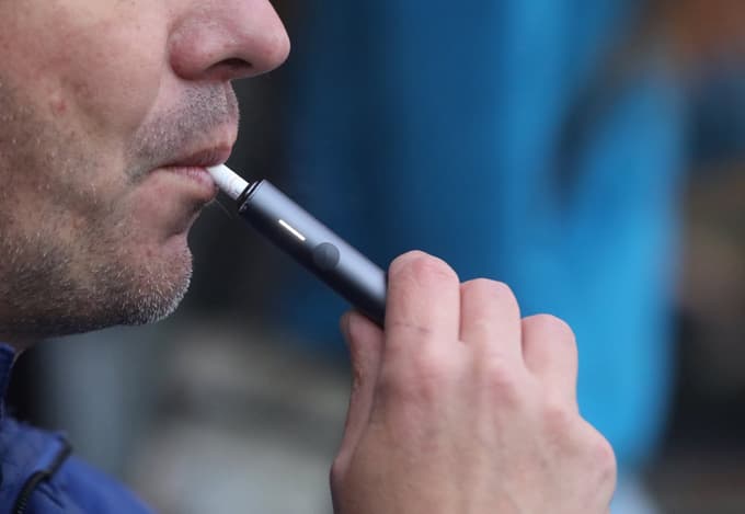 Kajenje in uporaba elektronskih cigaret izpostavljata vaše telo večji količini strupenih delcev, kot jih pljuča sploh lahko prenesejo.