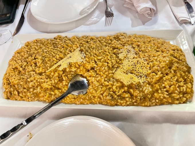 Skradinska rižota se kuha dva dni za sto ljudi. 