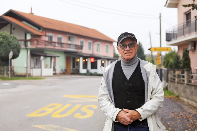 Njegovo otroštvo je bilo pestro, starši so imeli gostilno, oče je bil ljudski godec.