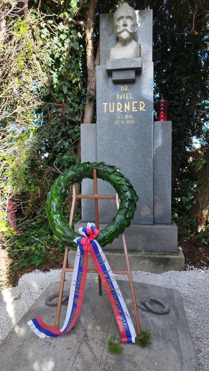 Venec na grobu dr. Pavla Turnerja v Mariboru