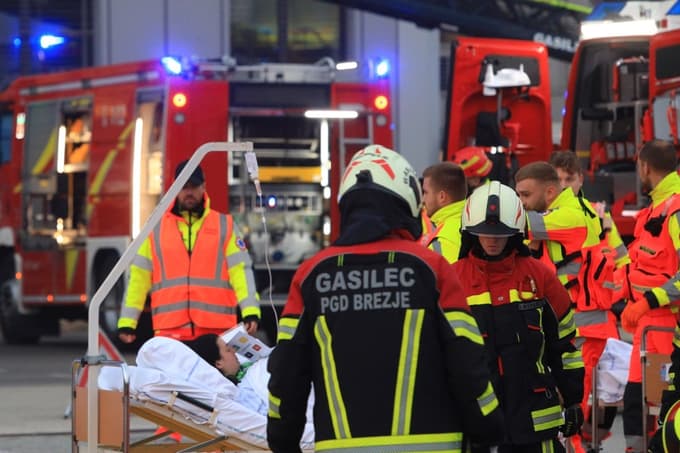 (FOTO) V UKC Maribor je zagorelo. K sreči le za vajo. Na delu je bilo več gasilskih enot