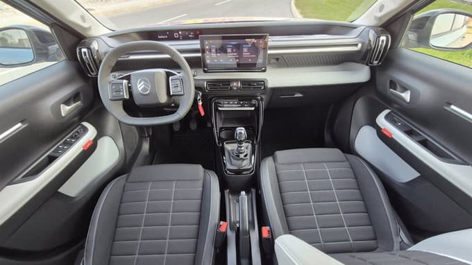 Osrednji zaslon meri 10,25 palca, a ga pri vstopni opremi You ni.