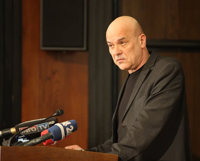 Ladi Rožič, generalni sekretar Sindikata delavcev trgovine Slovenije: "Pozivamo vas, da vzpostavite iskren in transparenten socialni dialog z zaposlenimi v Mercatorju in njihovimi predstavniki. Da spoštujete slovensko zakonodajo in socialne standarde."