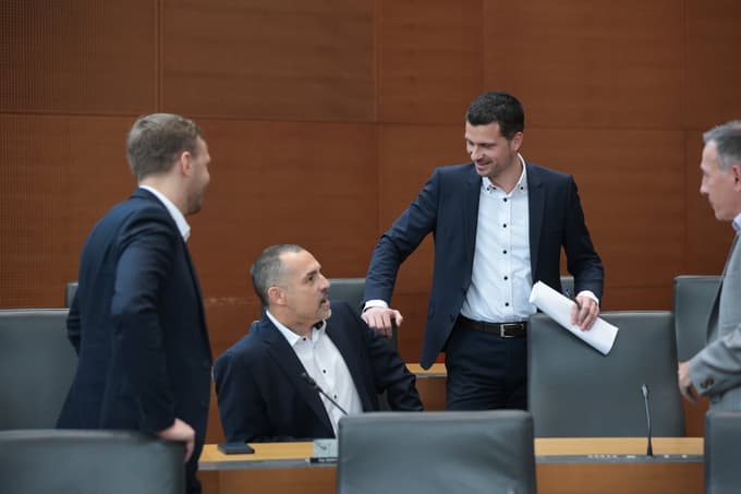 Nekdanji poslanec: "Prodal se je za glasove Janševe SDS, sedaj bo vrnil uslugo"