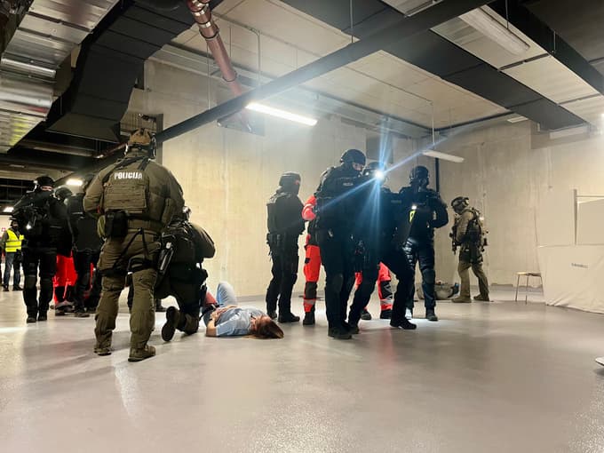 (FOTO) V celjski bolnišnici prikazali ukrepanje v primeru izjemne varnostne situacije